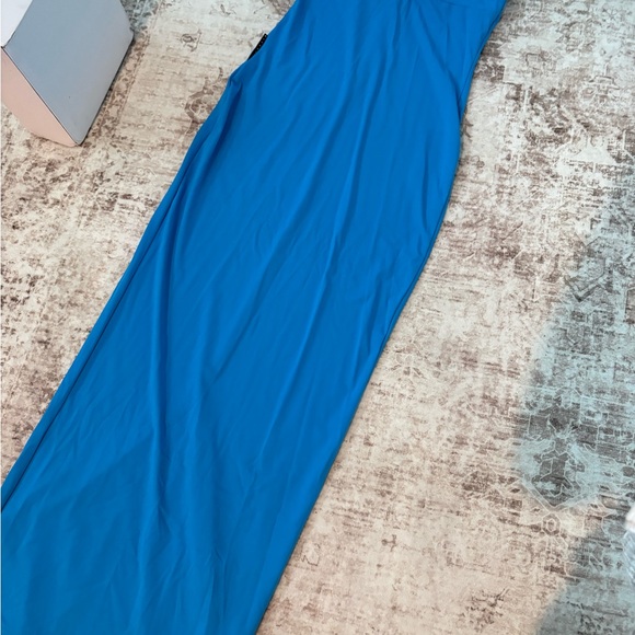 Missguided Strapless jersey twist Knot dress  in Bright Blue - Picture 6 of 7